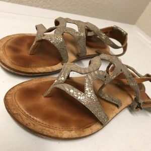 7 soles sandals